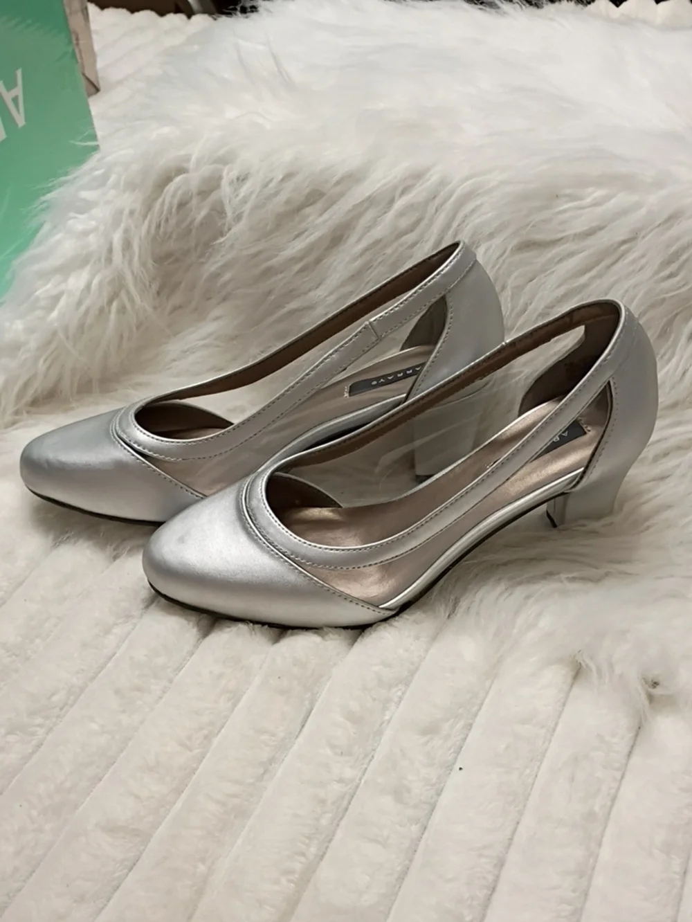 New Array Eve Synthetic Silver Mid-Heel Women's Pump Size 6M